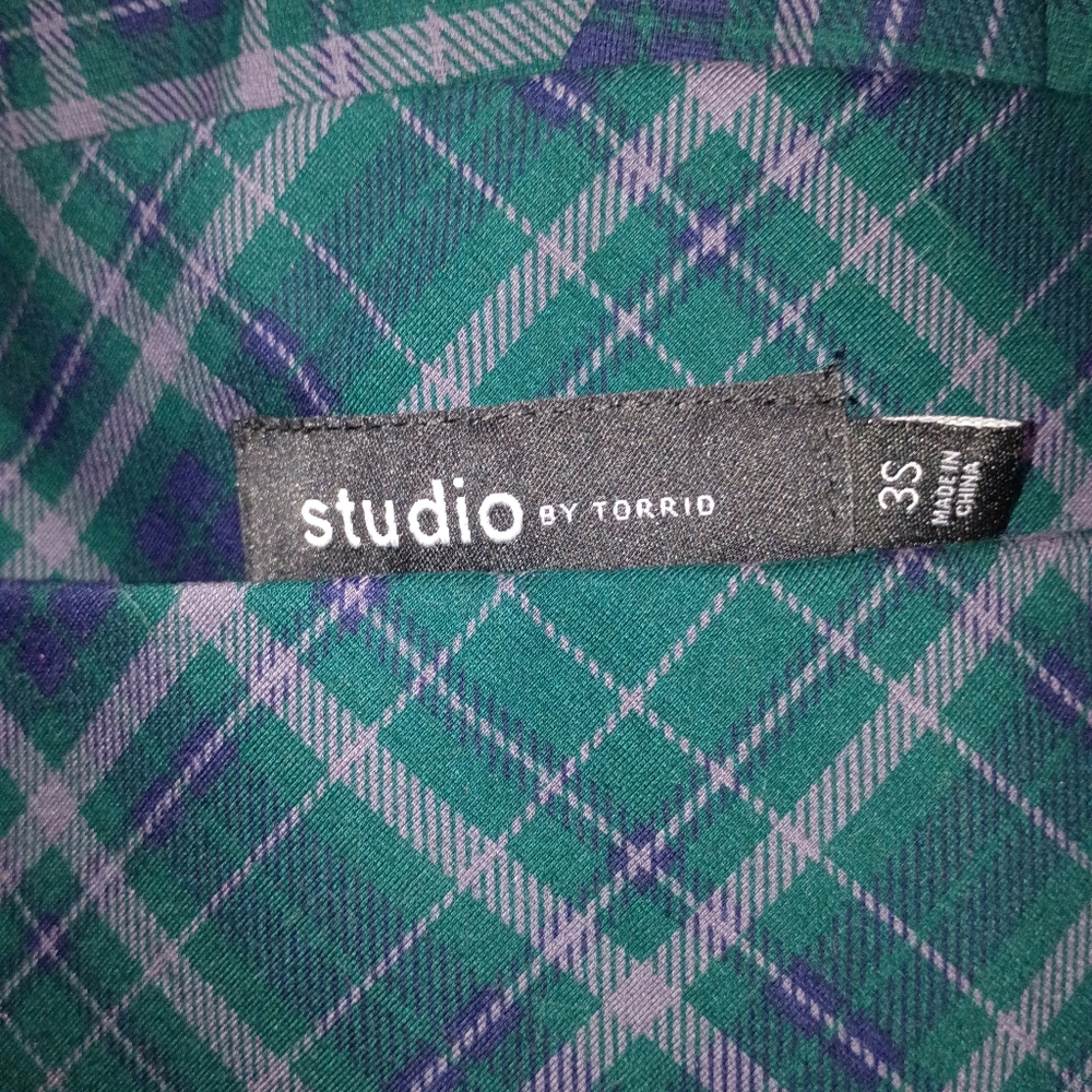 Torrid Studio Pocket Pixie Green Plaid Leggings - image 4